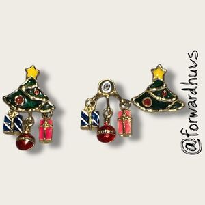 Vintage Two-Piece Christmas Tree Earrings – Enamel – Dangling Gift & Ornament Ch
